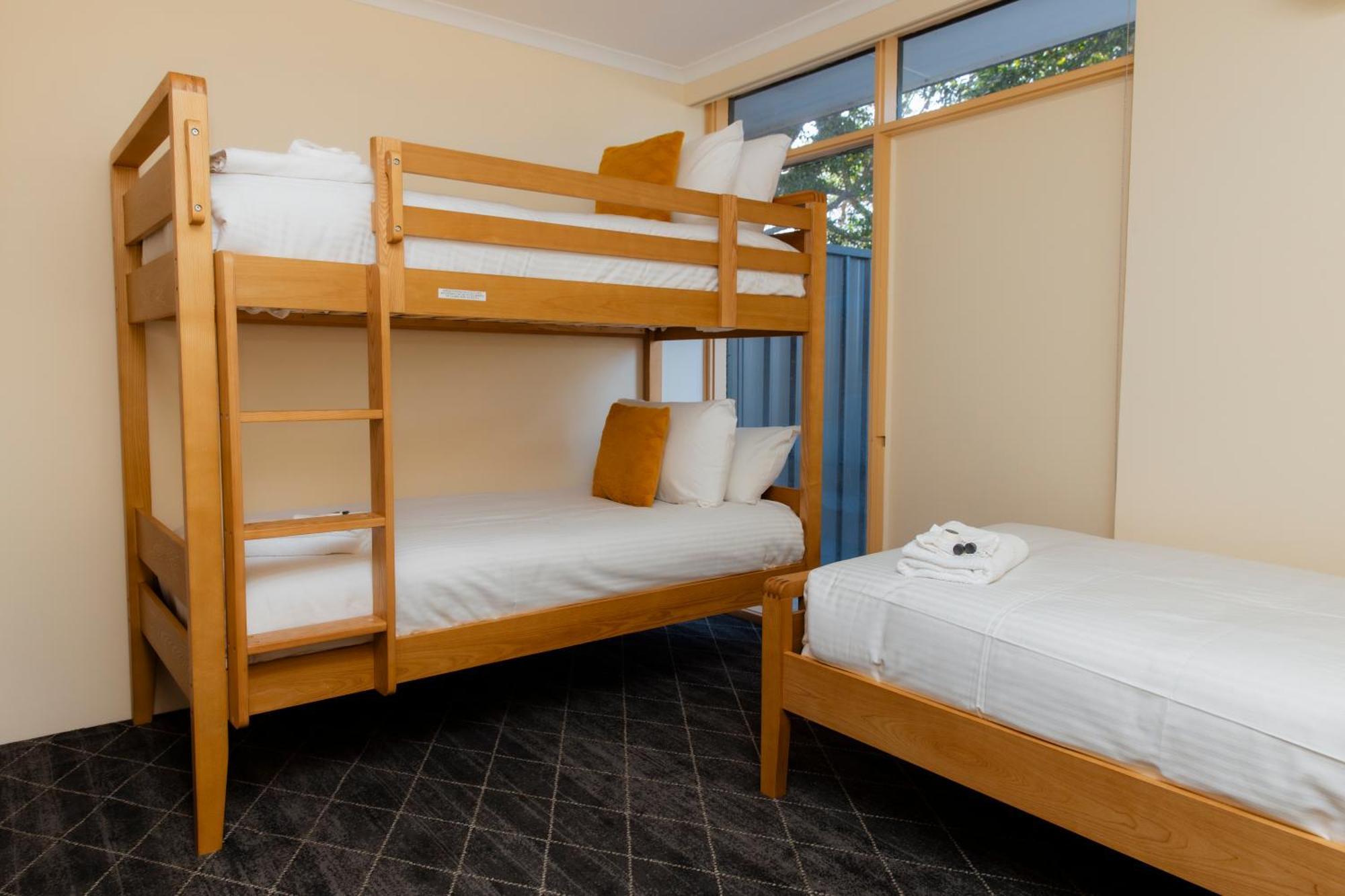Lakeview Hotel Motel Shellharbour Buitenkant foto